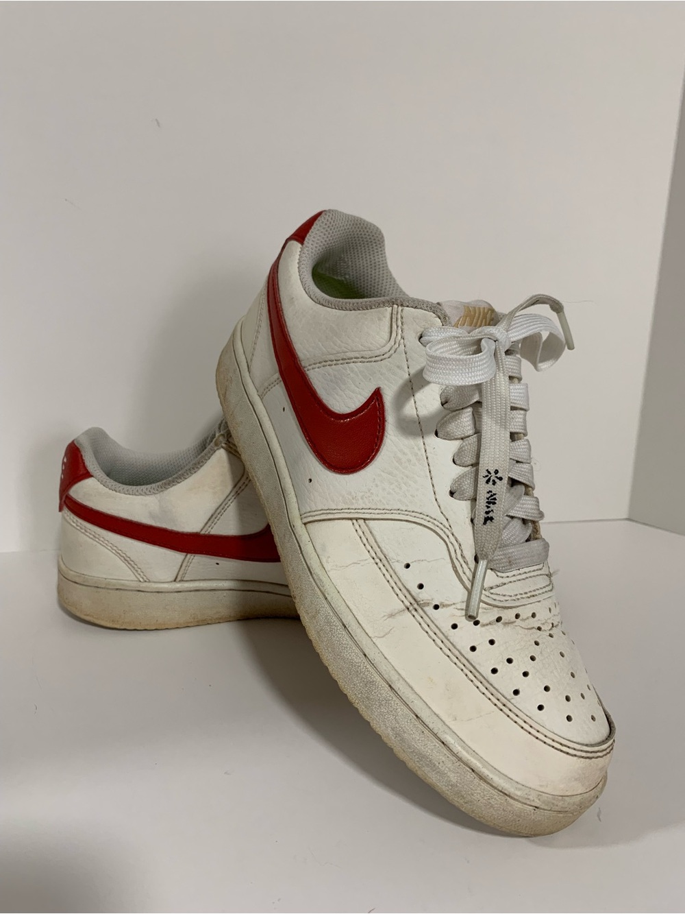 Nike court vision women’s 7 white red leather sneakers 305